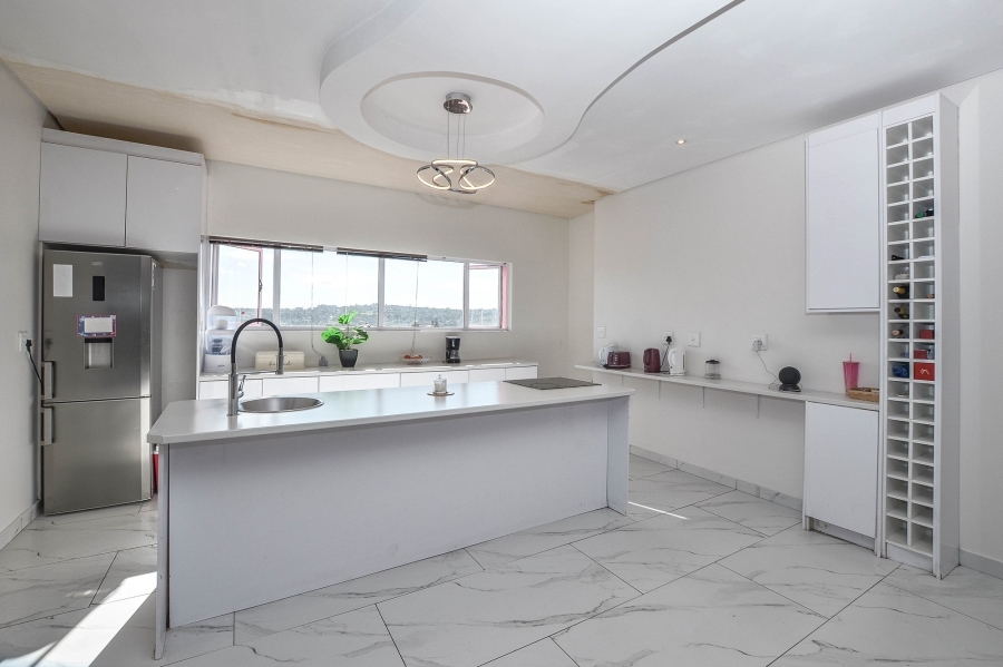 8 Bedroom Property for Sale in Kenridge Western Cape